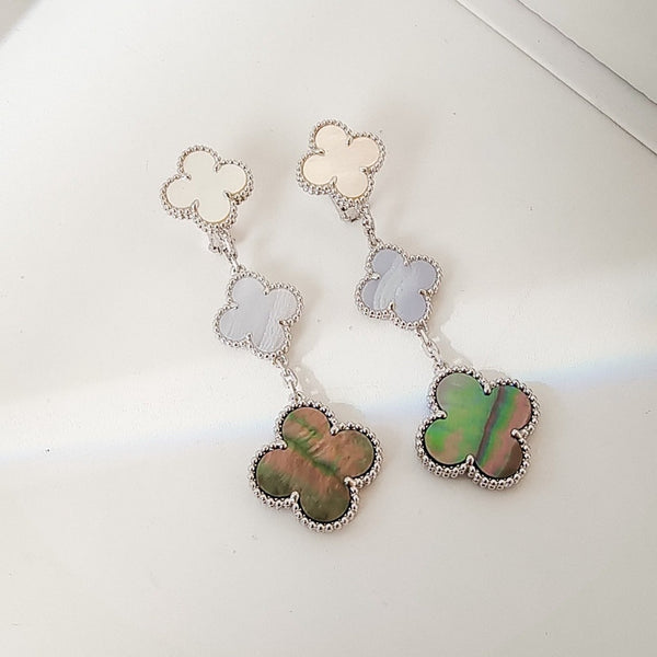 <CHIBA>CLOVER 3 MOTIFS CHALCEDONY DARK MOP WHITE GOLD EARRINGS