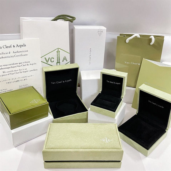 <CHIBA>VA CLOVER BRACELET NECKLACE RING BOX GIFT BAG