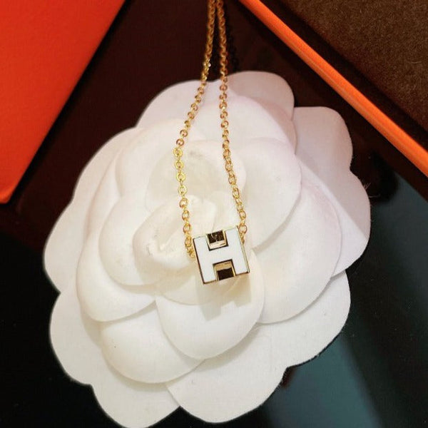 <CHIBA>H WHITE SQUARE GOLD NECKLACE